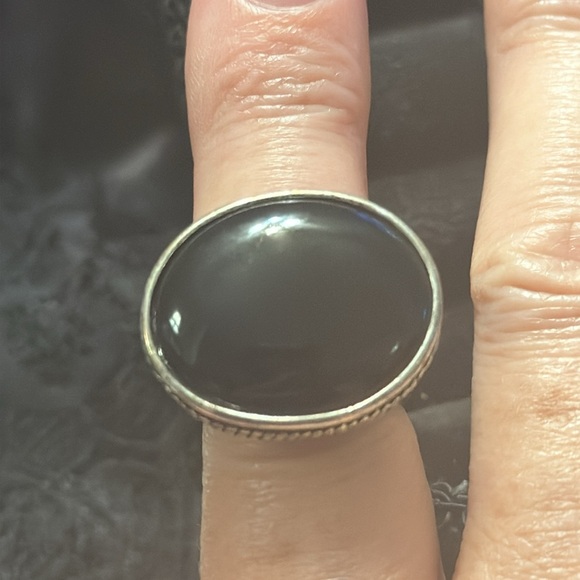 Round Black Stone Engraved Metal Fashion Ring SZ.7 - Picture 5 of 6